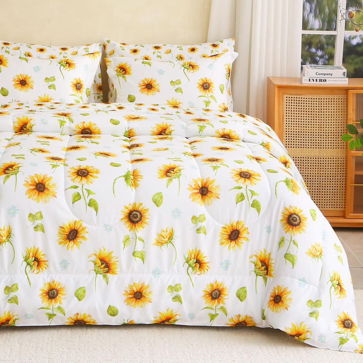 lasoftan Floral Queen Comforter Set with Sheets, 7 piece Luxury Vintage Bedding, Soft Microfiber Bed in a Bag, Cozy Lightweight Bed Set, Damask Boho Flower
