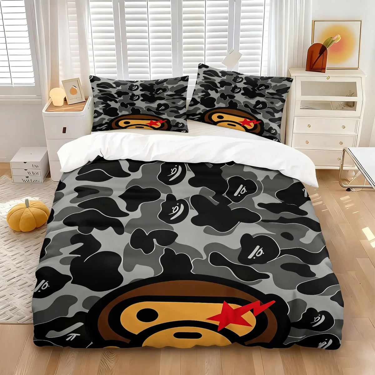 Streetwear Grey Camo Ape Head Duvet Cover Set (1 Duvet Cover + 1-2 Pillowcases), Soft Breathable Bed Linen, Cartoon Monkey Red Star Camouflage HD Digital Printed Vivid Pattern, Trendy Cool Aesthetic Bedroom Decor for All Season Use Camouflage Bedding Set