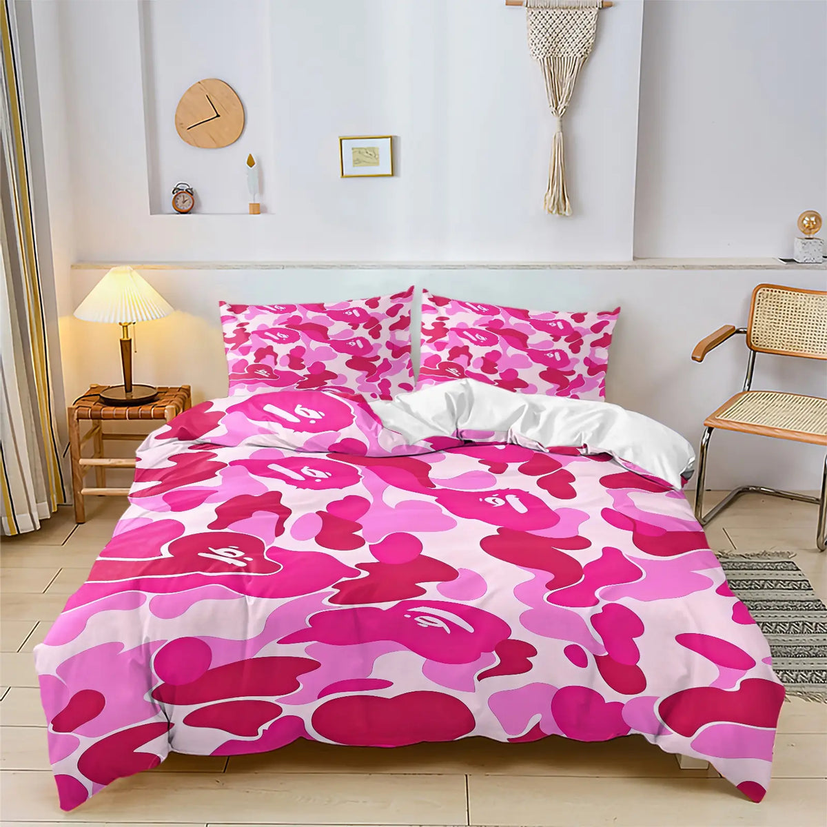 Y2K American Retro Pink Camo Cartoon Graphic Duvet Cover Set, Include 1 Comforter Cover and 1/2 Pillowcases, Stylish Star Element Quilt Cover, Creative Bedroom Dorm Trendy Bedding Print Bedding Set