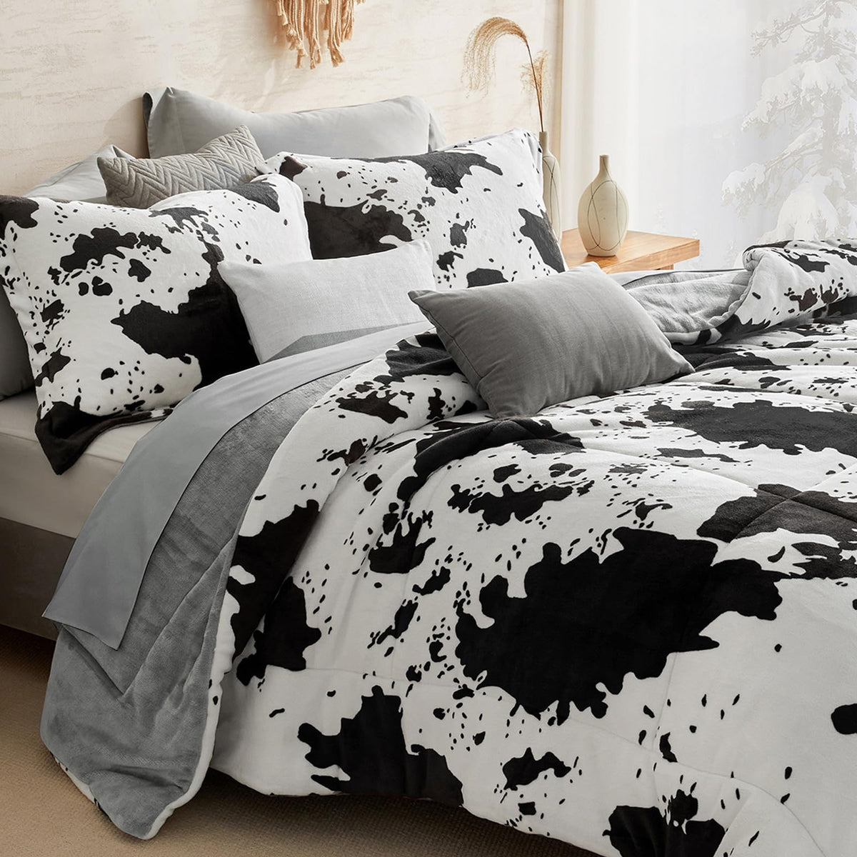 Petrichor Leopard Velvet Flannel Queen Comforter Set-Cheetah Print Western Blanket,Luxury Fuzzy Heavy Bedding Set, 3 Pieces Plush Winter Bed Set with Comforter (90"x90") & 2 Pillow Shams (20"x26")