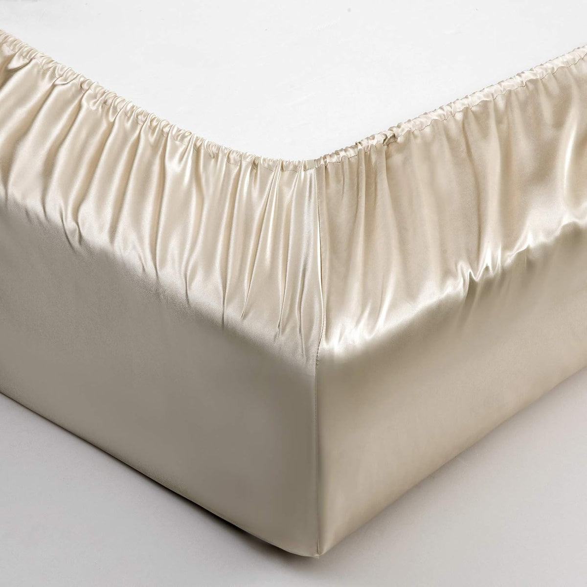 P Pothuiny Satin Sheets Set, Queen (6 Pieces, Taupe) - Luxury Soft Bed Linen Set with 1 Fitted Sheet, 1 Flat Sheet, 4 Pillowcases