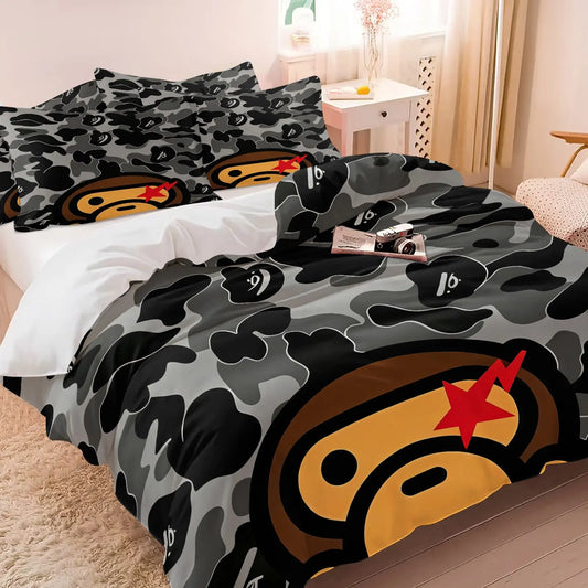 Streetwear Grey Camo Ape Head Duvet Cover Set (1 Duvet Cover + 1-2 Pillowcases), Soft Breathable Bed Linen, Cartoon Monkey Red Star Camouflage HD Digital Printed Vivid Pattern, Trendy Cool Aesthetic Bedroom Decor for All Season Use Camouflage Bedding Set