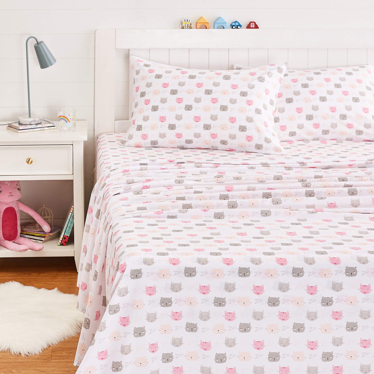 Amazon Basics Kid's Soft, Breathable, Machine Washable Microfiber 3-Piece Sheet Set with Pillowcase, Twin, Red, Solid