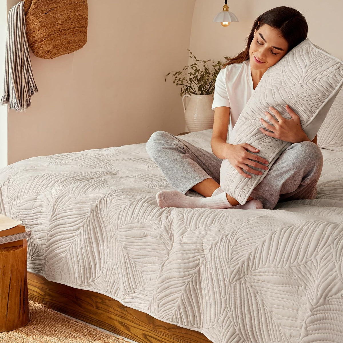 Exclusivo Mezcla Lightweight Full Queen Quilt Bedding Set, Soft Microfiber