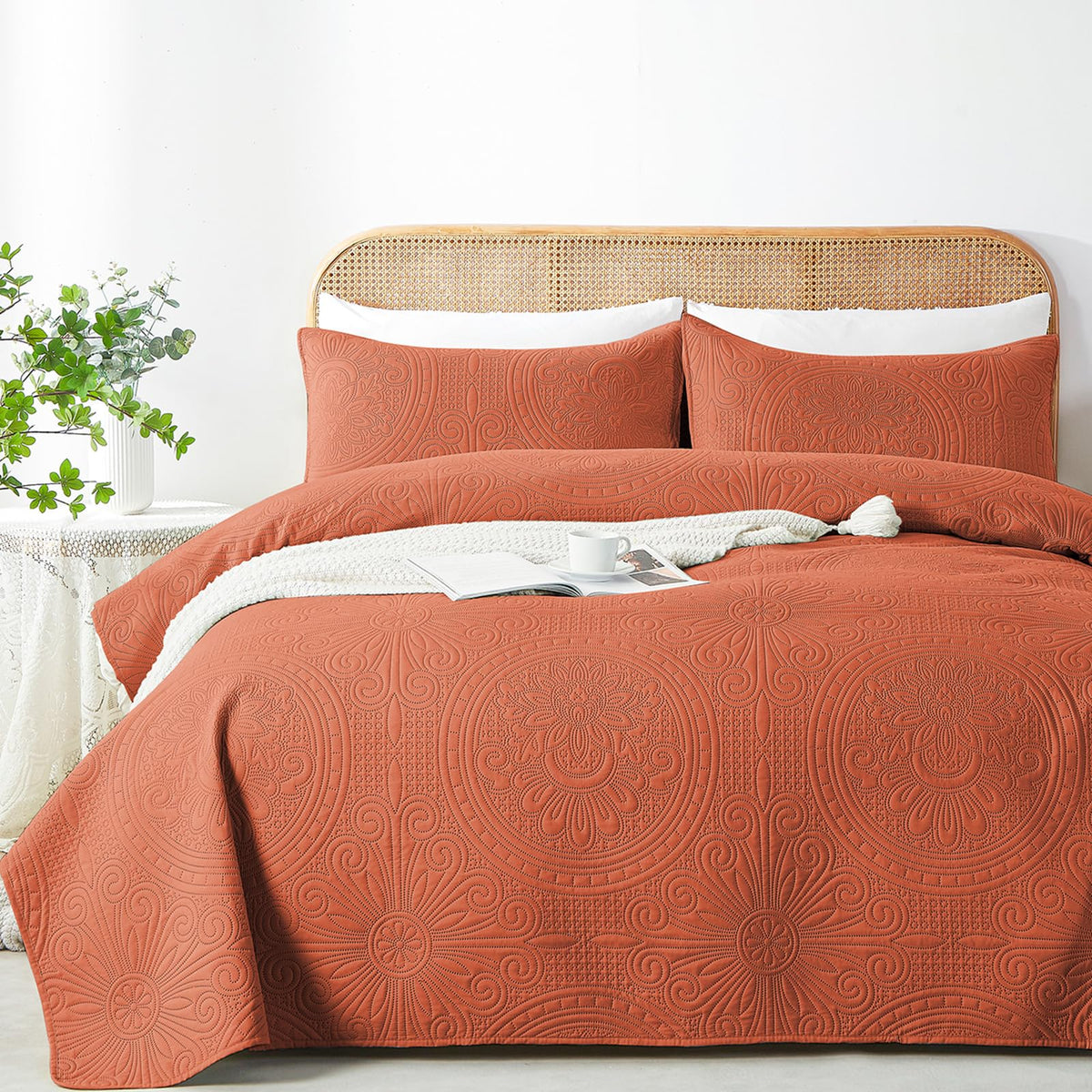 WURUIBO King/Cal King Quilt Set Sage Green,Ultrasonic Embossed Bedspread, Lightweight Microfiber Coverlet, Modern Thin Bedding Set for All Season, 3 Piece(1 Quilt,2 Pillow Shams)