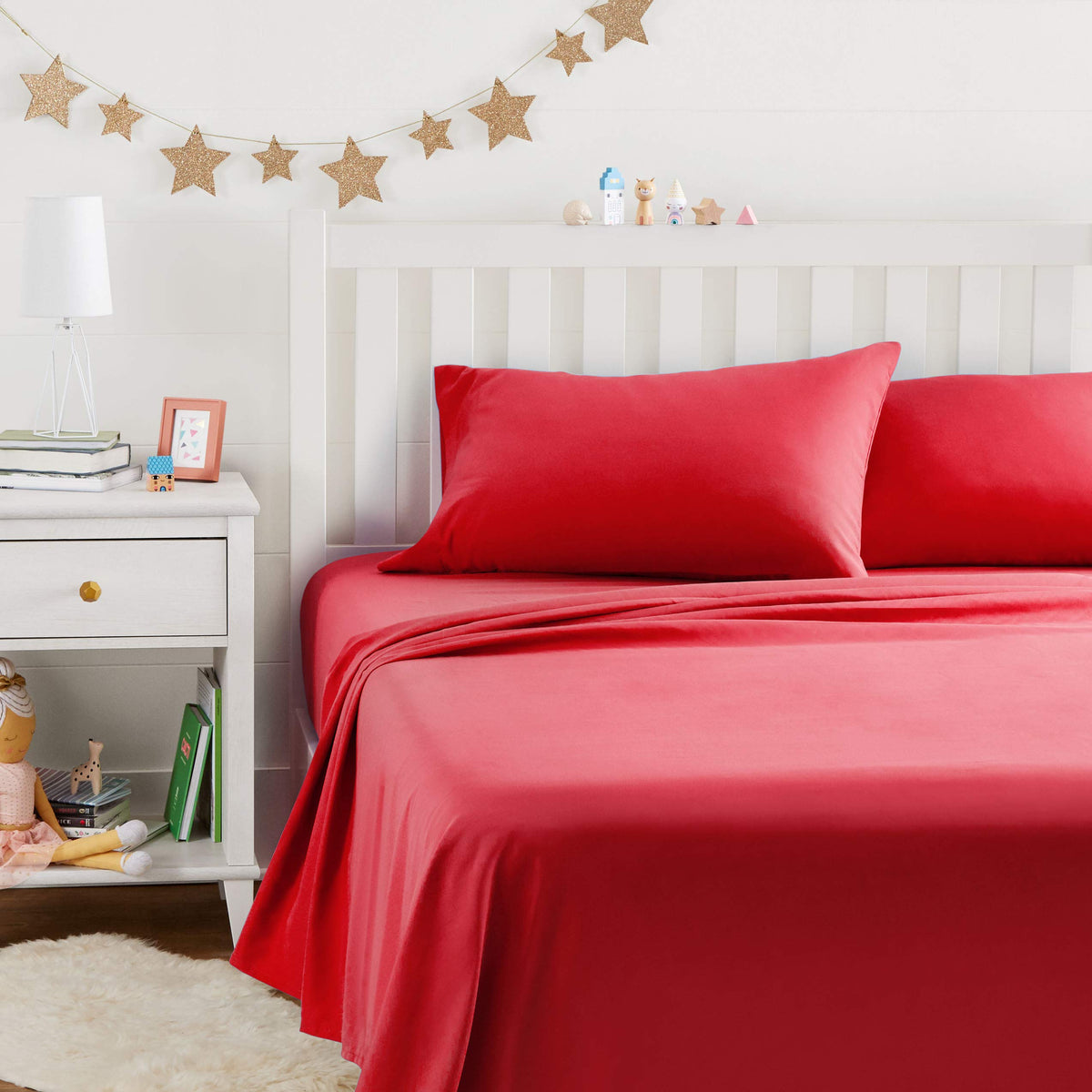 Amazon Basics Kid's Soft, Breathable, Machine Washable Microfiber 3-Piece Sheet Set with Pillowcase, Twin, Red, Solid
