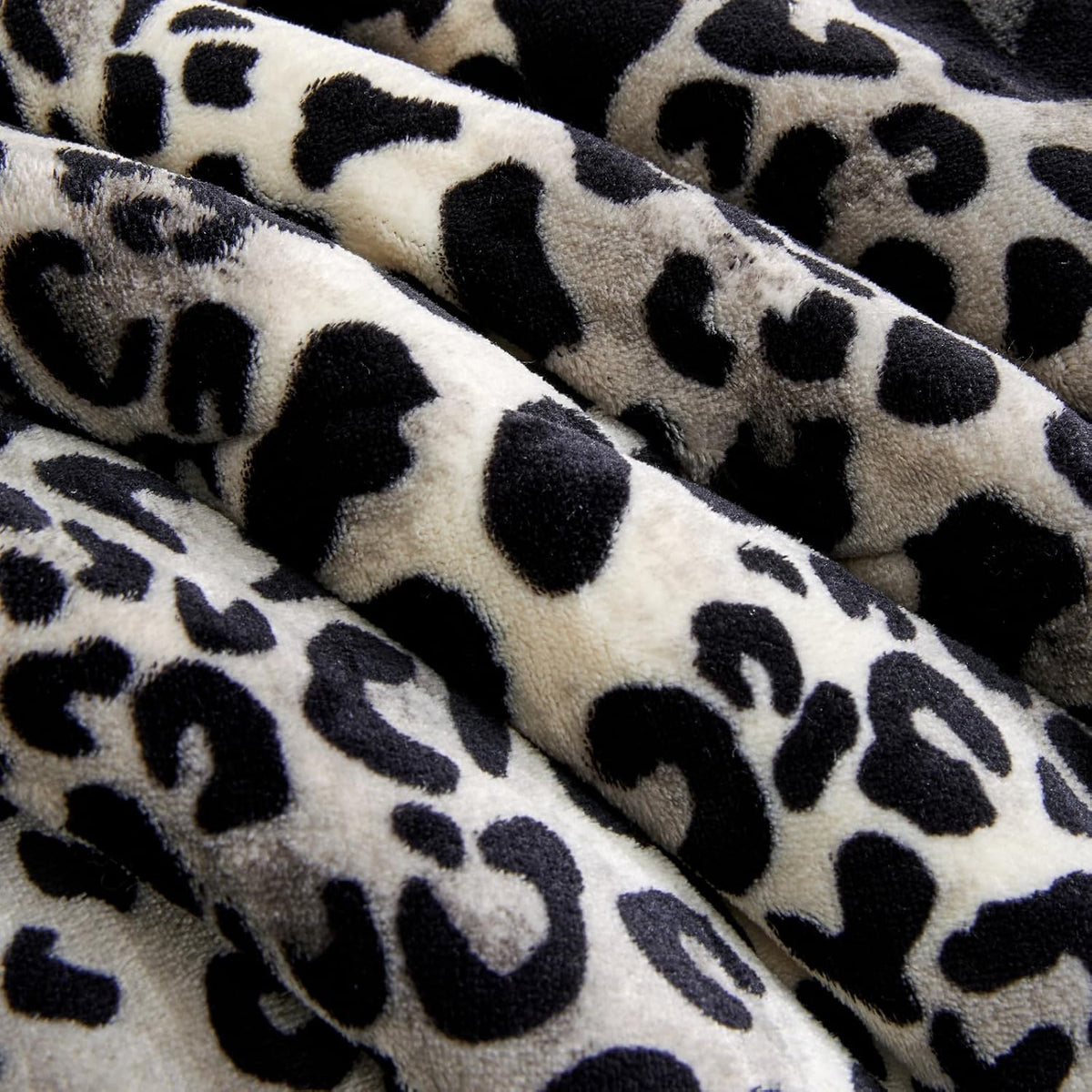 Petrichor Leopard Velvet Flannel Queen Comforter Set-Cheetah Print Western Blanket,Luxury Fuzzy Heavy Bedding Set, 3 Pieces Plush Winter Bed Set with Comforter (90"x90") & 2 Pillow Shams (20"x26")