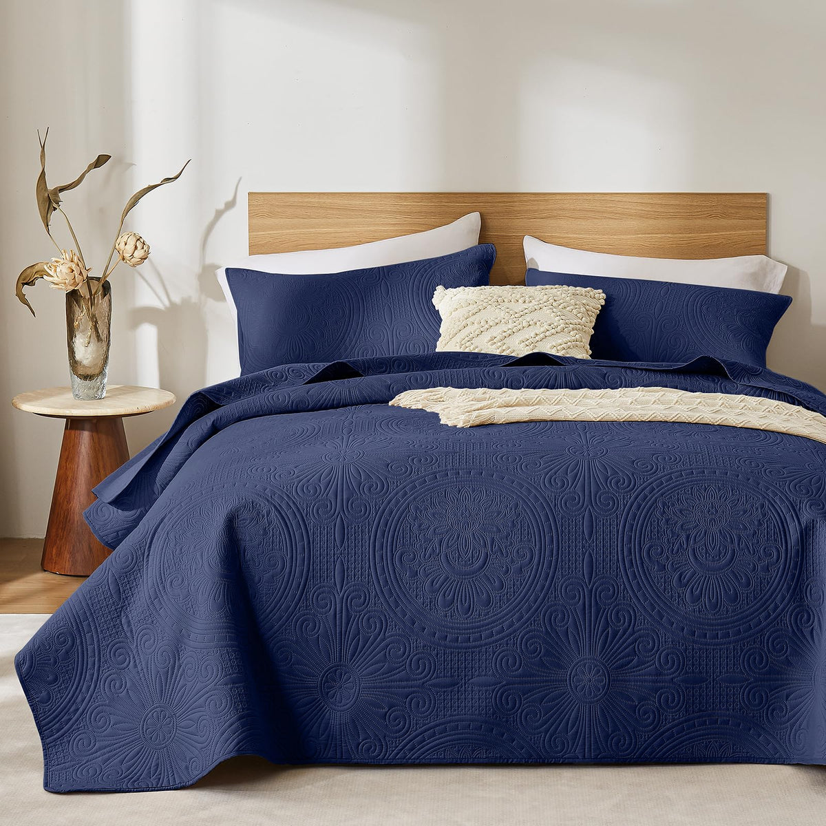 WURUIBO King/Cal King Quilt Set Sage Green,Ultrasonic Embossed Bedspread, Lightweight Microfiber Coverlet, Modern Thin Bedding Set for All Season, 3 Piece(1 Quilt,2 Pillow Shams)