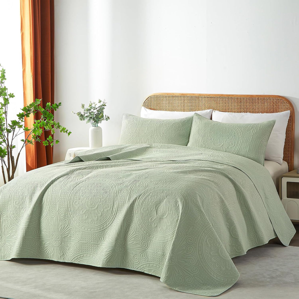 WURUIBO King/Cal King Quilt Set Sage Green,Ultrasonic Embossed Bedspread, Lightweight Microfiber Coverlet, Modern Thin Bedding Set for All Season, 3 Piece(1 Quilt,2 Pillow Shams)
