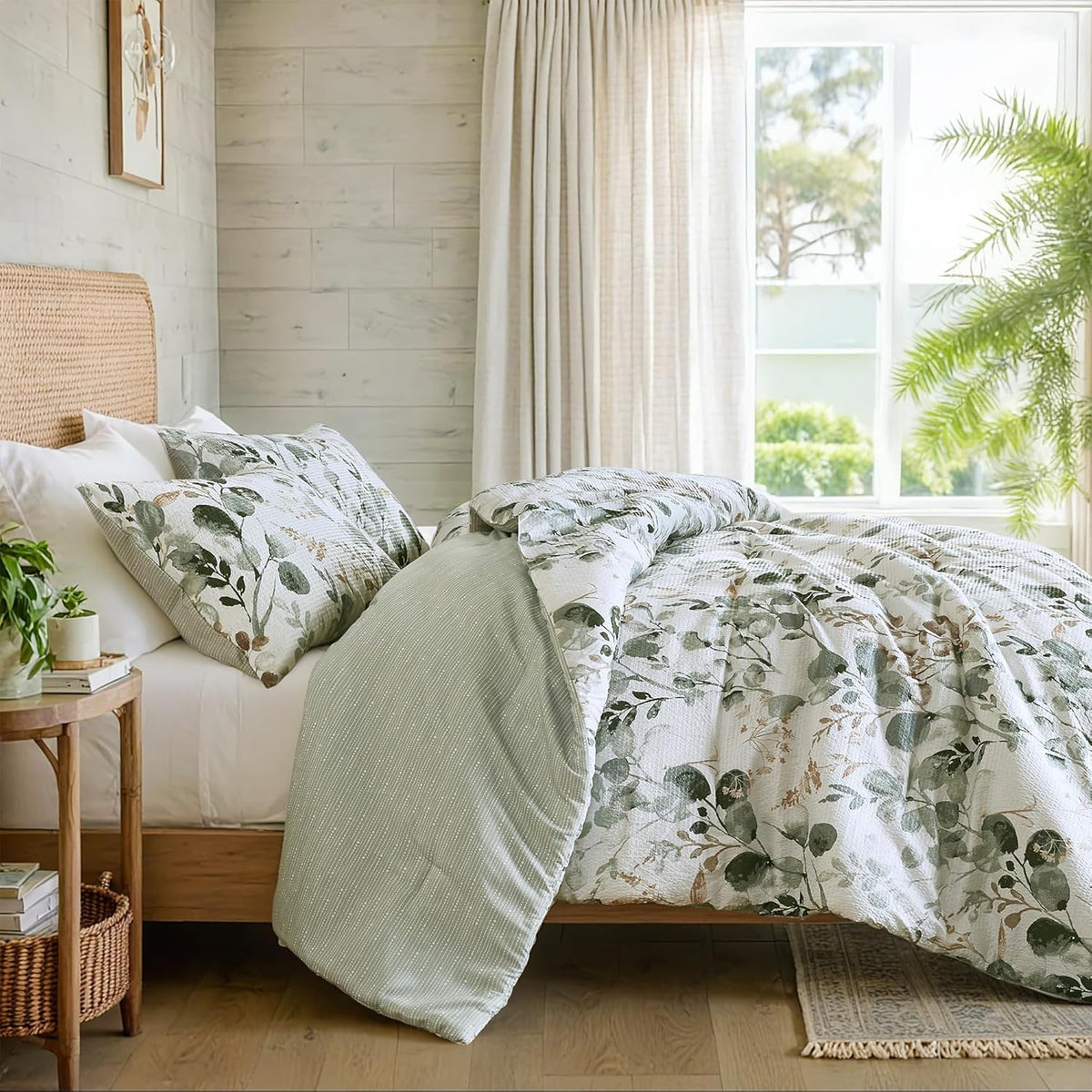 Lightweight Seersucker Botanical Comforter Set King Size, 3 Pieces Reversible Design with Striped Print, Premium Microfiber Bedding Set, Comforter and Sham Set, Green