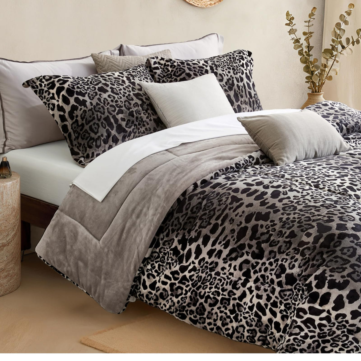 Petrichor Leopard Velvet Flannel Queen Comforter Set-Cheetah Print Western Blanket,Luxury Fuzzy Heavy Bedding Set, 3 Pieces Plush Winter Bed Set with Comforter (90"x90") & 2 Pillow Shams (20"x26")