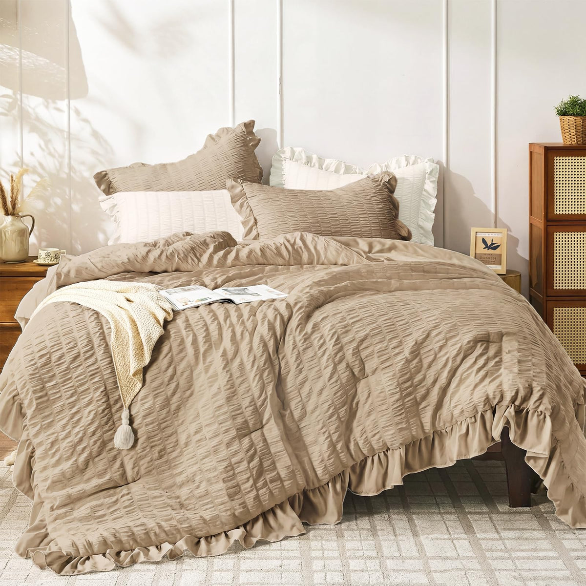 JOLLYVOGUE Ivory Comforter Full Size, 3 Pieces Seersucker Lightweight Full Size Bedding, All Season Fluffy Microfiber Bedding Comforter Set with 1 Ruffle Comforter and 2 Ruffle Pillowshams