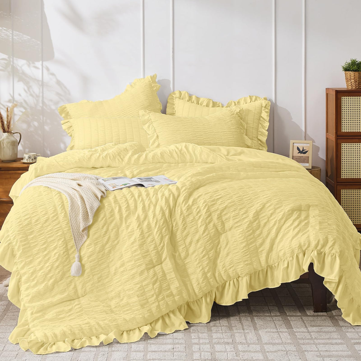 JOLLYVOGUE Ivory Comforter Full Size, 3 Pieces Seersucker Lightweight Full Size Bedding, All Season Fluffy Microfiber Bedding Comforter Set with 1 Ruffle Comforter and 2 Ruffle Pillowshams