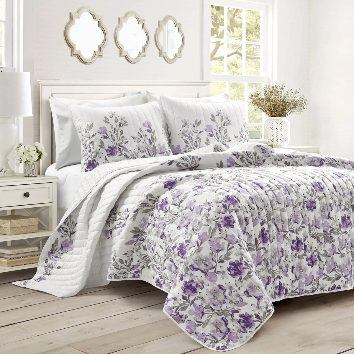 Lush Decor Tanisha Reversible Floral Quilt 3-Piece Set - Includes Quilt Cover, Pillows - Rustic Print, Florals Meet Leaves Bedroom Decor for Home Interiors, Farmhouse Look, Complete Bedding Sets, Quilt Bedspread Set