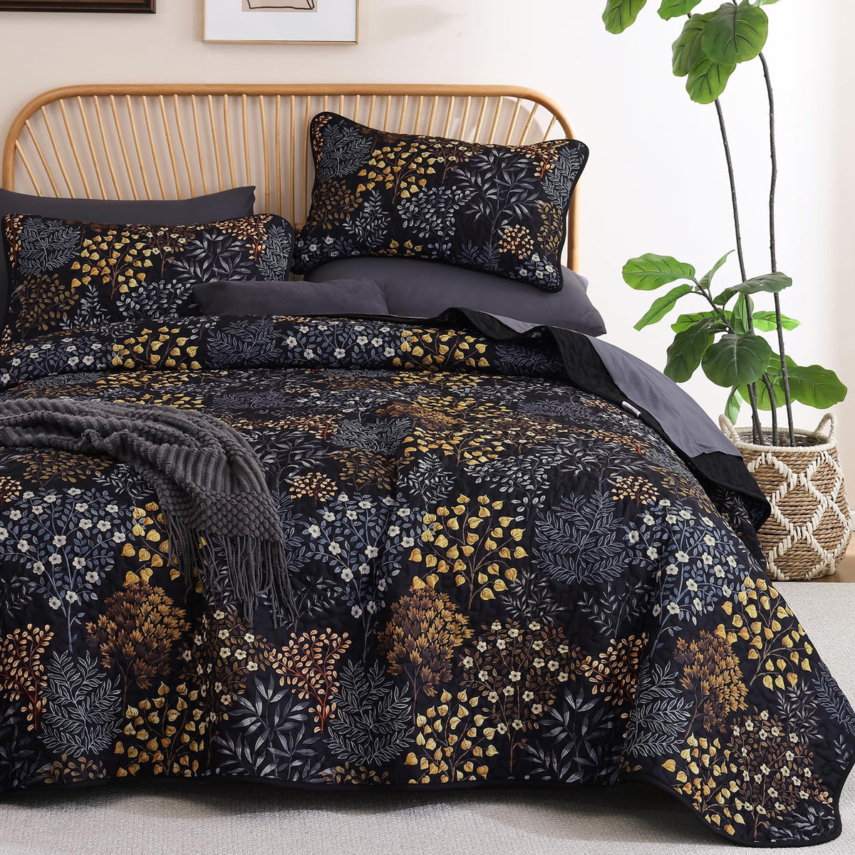 WONGS BEDDING Floral Quilt Set King, 3 Pcs Navy Blue Bedspread Coverlet
