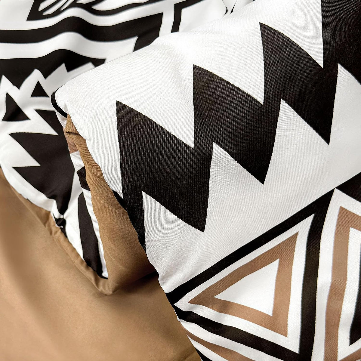 Tyrot King Comforter Set – 3 Piece Brown Boho Aztec Bedding, Western Southwestern Style Comforter Sets, Soft Lightweight Comforter for All Seasons, 1 Comforter & 2 Pillow Shams