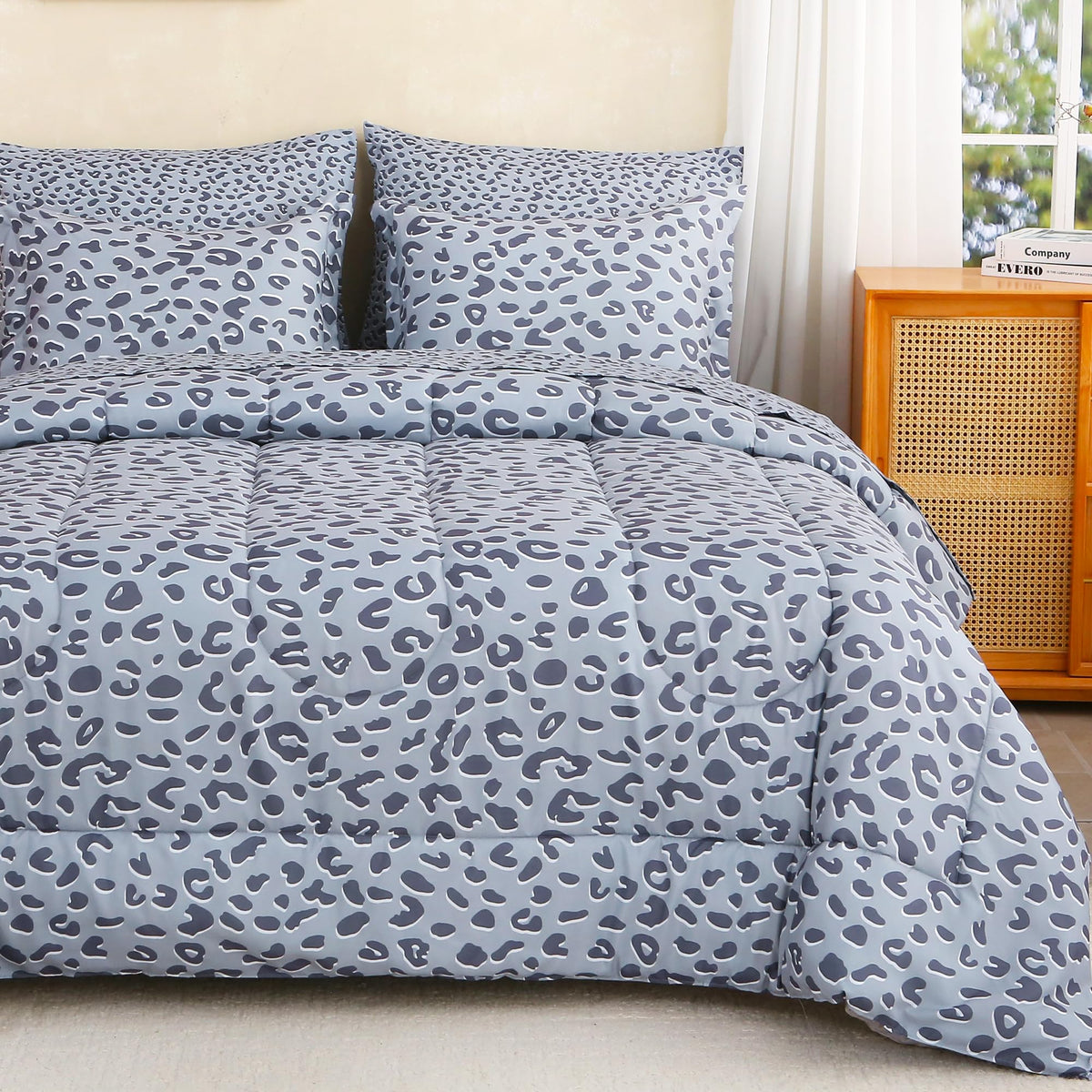 lasoftan Floral Queen Comforter Set with Sheets, 7 piece Luxury Vintage Bedding, Soft Microfiber Bed in a Bag, Cozy Lightweight Bed Set, Damask Boho Flower