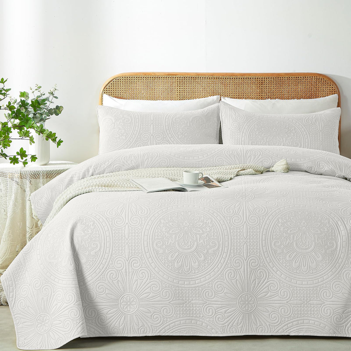 WURUIBO King/Cal King Quilt Set Sage Green,Ultrasonic Embossed Bedspread, Lightweight Microfiber Coverlet, Modern Thin Bedding Set for All Season, 3 Piece(1 Quilt,2 Pillow Shams)