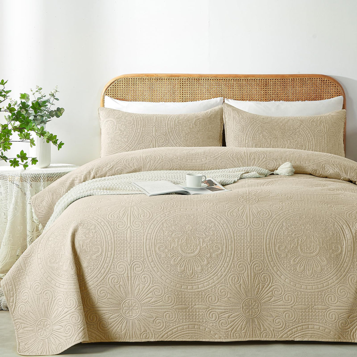 WURUIBO King/Cal King Quilt Set Sage Green,Ultrasonic Embossed Bedspread, Lightweight Microfiber Coverlet, Modern Thin Bedding Set for All Season, 3 Piece(1 Quilt,2 Pillow Shams)