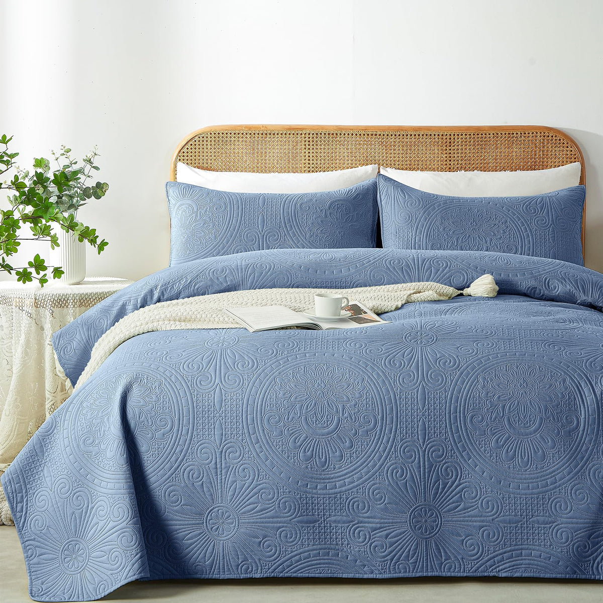 WURUIBO King/Cal King Quilt Set Sage Green,Ultrasonic Embossed Bedspread, Lightweight Microfiber Coverlet, Modern Thin Bedding Set for All Season, 3 Piece(1 Quilt,2 Pillow Shams)