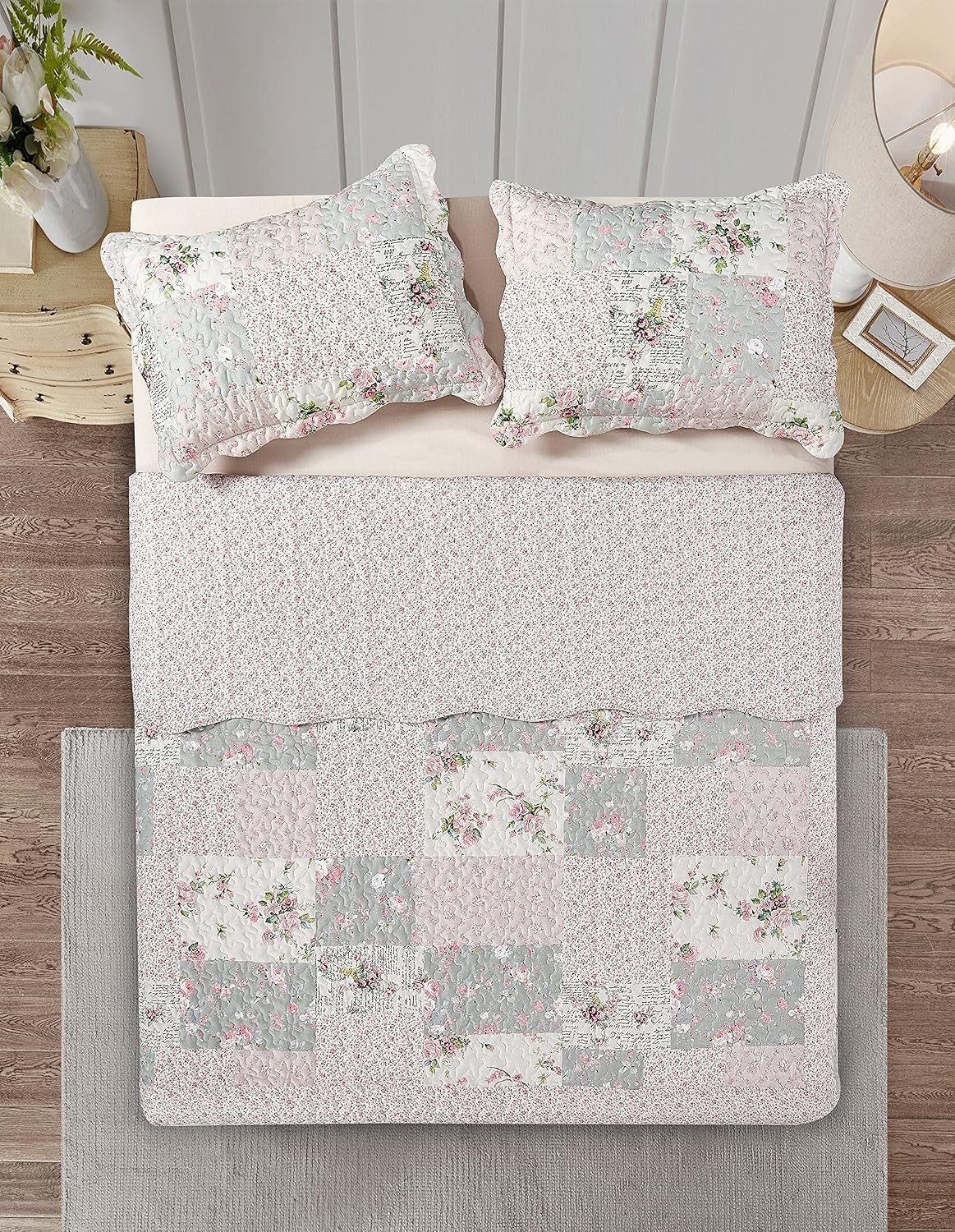 Brilliant Sunshine Rose and Sage Quilt Set, 3-Piece Bedding Sets, Traditional Patchwork Design, Washable and Reversible Bedspread, Soft Lightweight Coverlet, All-Season, Full/Queen, Light Pink Green