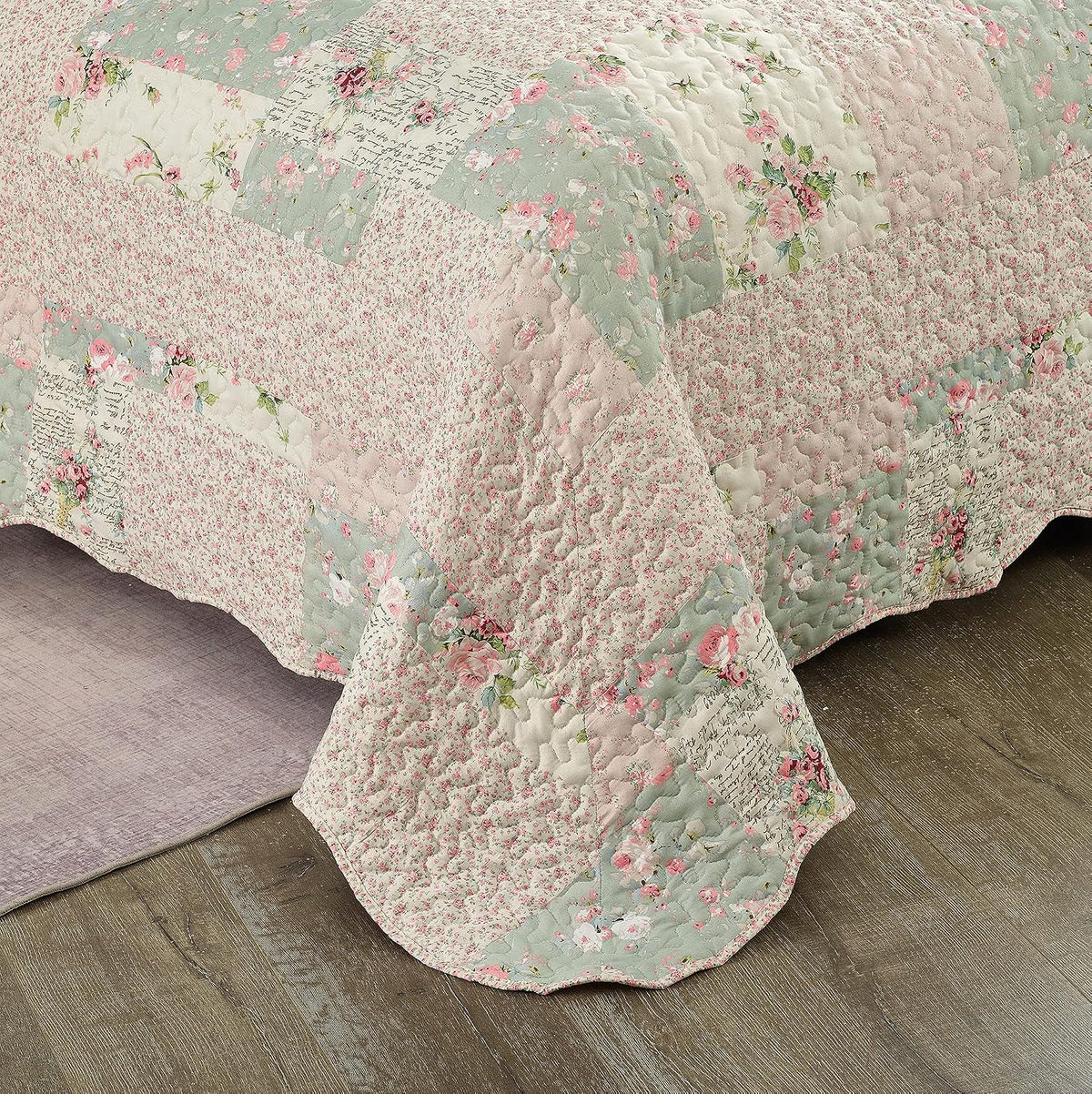 Brilliant Sunshine Rose and Sage Quilt Set, 3-Piece Bedding Sets, Traditional Patchwork Design, Washable and Reversible Bedspread, Soft Lightweight Coverlet, All-Season, Full/Queen, Light Pink Green