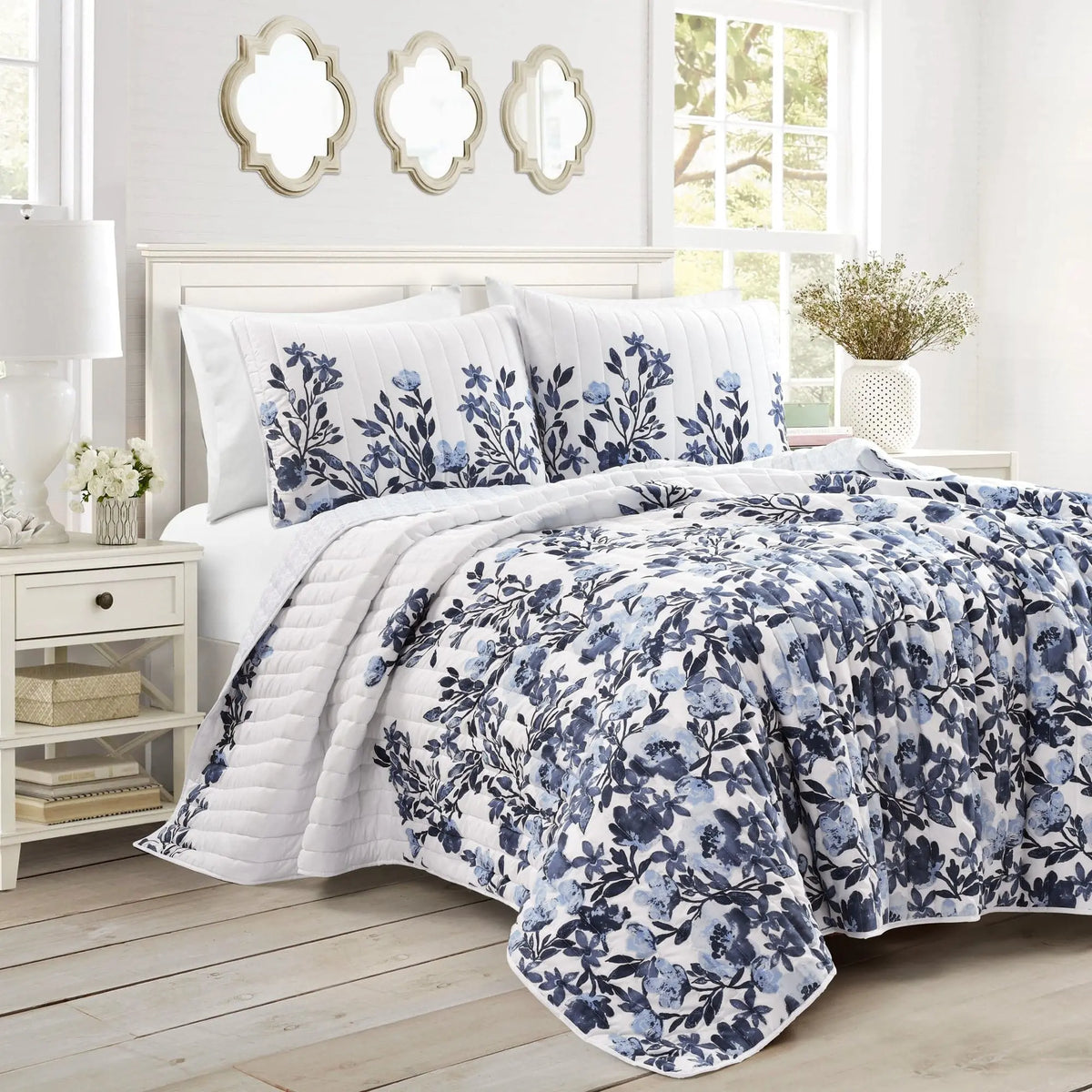 Lush Decor Tanisha Reversible Floral Quilt 3-Piece Set - Includes Quilt Cover, Pillows - Rustic Print, Florals Meet Leaves Bedroom Decor for Home Interiors, Farmhouse Look, Complete Bedding Sets, Quilt Bedspread Set